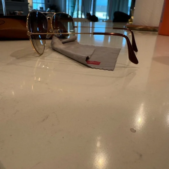 Ray-Ban Aviator Sunglasses with Dark Lenses - Picture 6 of 7